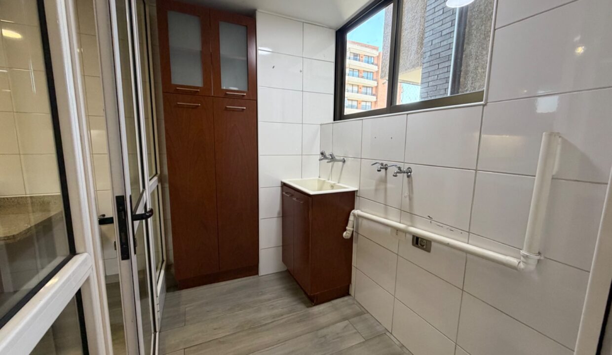 Departamento de 4 dormitorios en arriendo frente al Parque Bicentenario, Vitacura — imagen 5