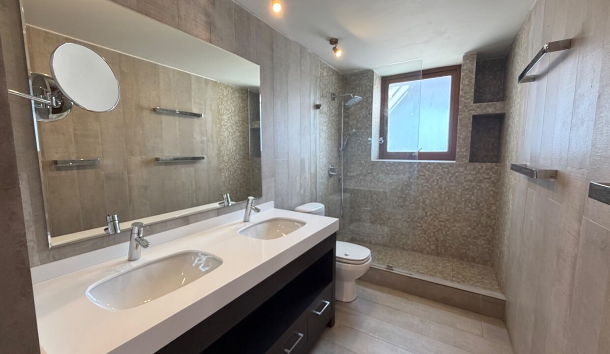 Departamento de 4 dormitorios en arriendo frente al Parque Bicentenario, Vitacura — imagen 10