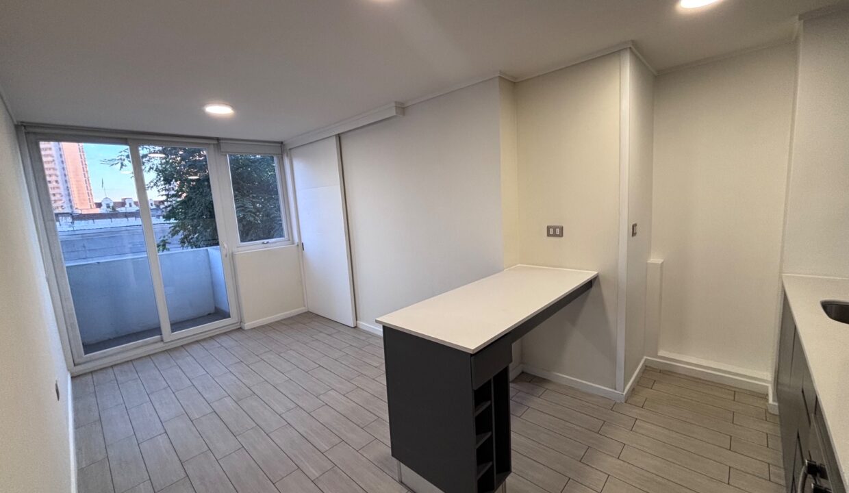 Departamento de 1 dormitorio en arriendo cerca de Metro Toesca, Santiago — imagen 1