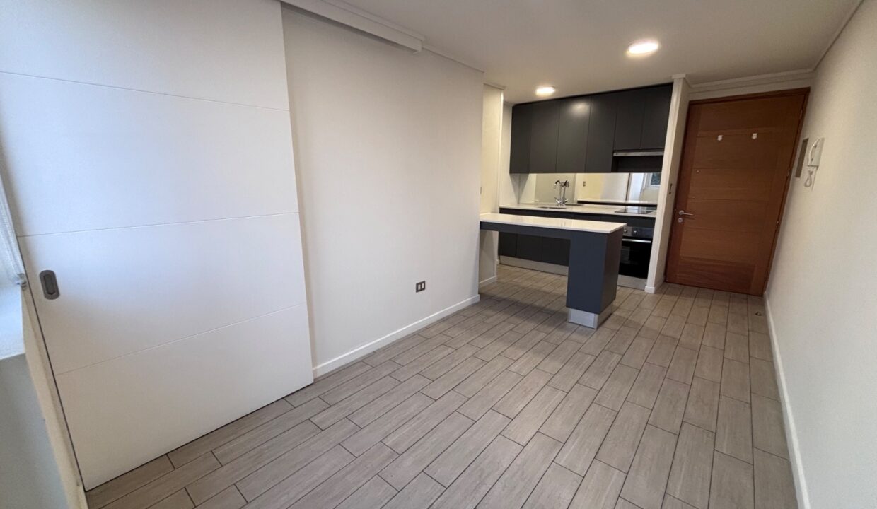 Departamento de 1 dormitorio en arriendo cerca de Metro Toesca, Santiago — imagen 2